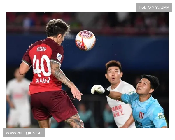 中超赛季激战正酣 各队争冠竞争白热化 球迷热情高涨 - 副本 (2)